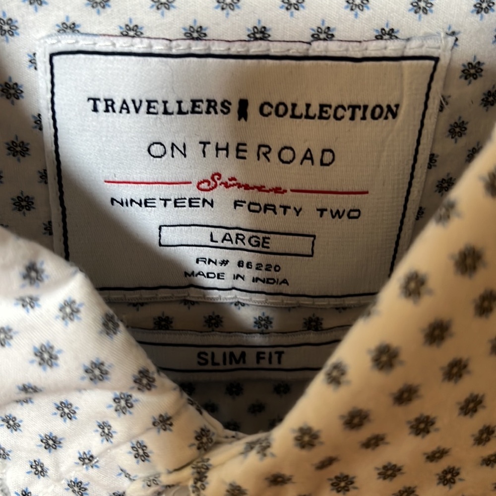 Men’s long sleeve button down. Size large. Slim fit